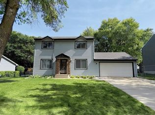 3235 Hamlet Dr, Woodbury, MN 55125