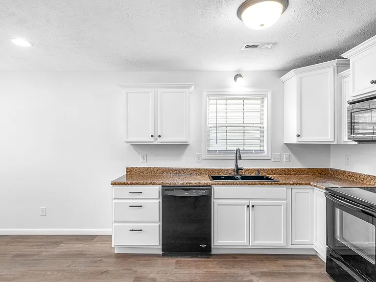 1959 General Neyland Dr — Photo 12