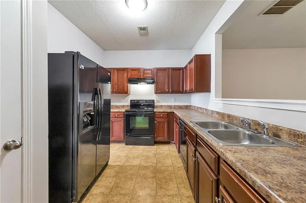 3 bed, 2.5 bath, 1544 sqft, $1,695 — Photo 3
