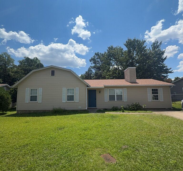 1st image of 902 Laurel Ln
