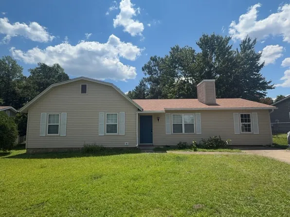 902 Laurel Ln, Jacksonville, NC 28546