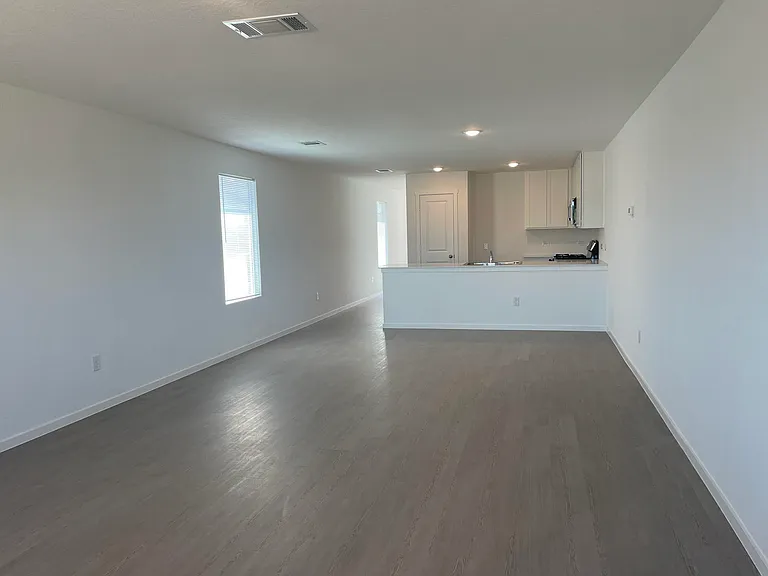 255 Zyra Ave — Photo 3