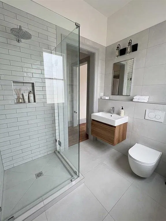 4 bed, 4.0 bath, 1901 sqft, $7,000 — Photo 4