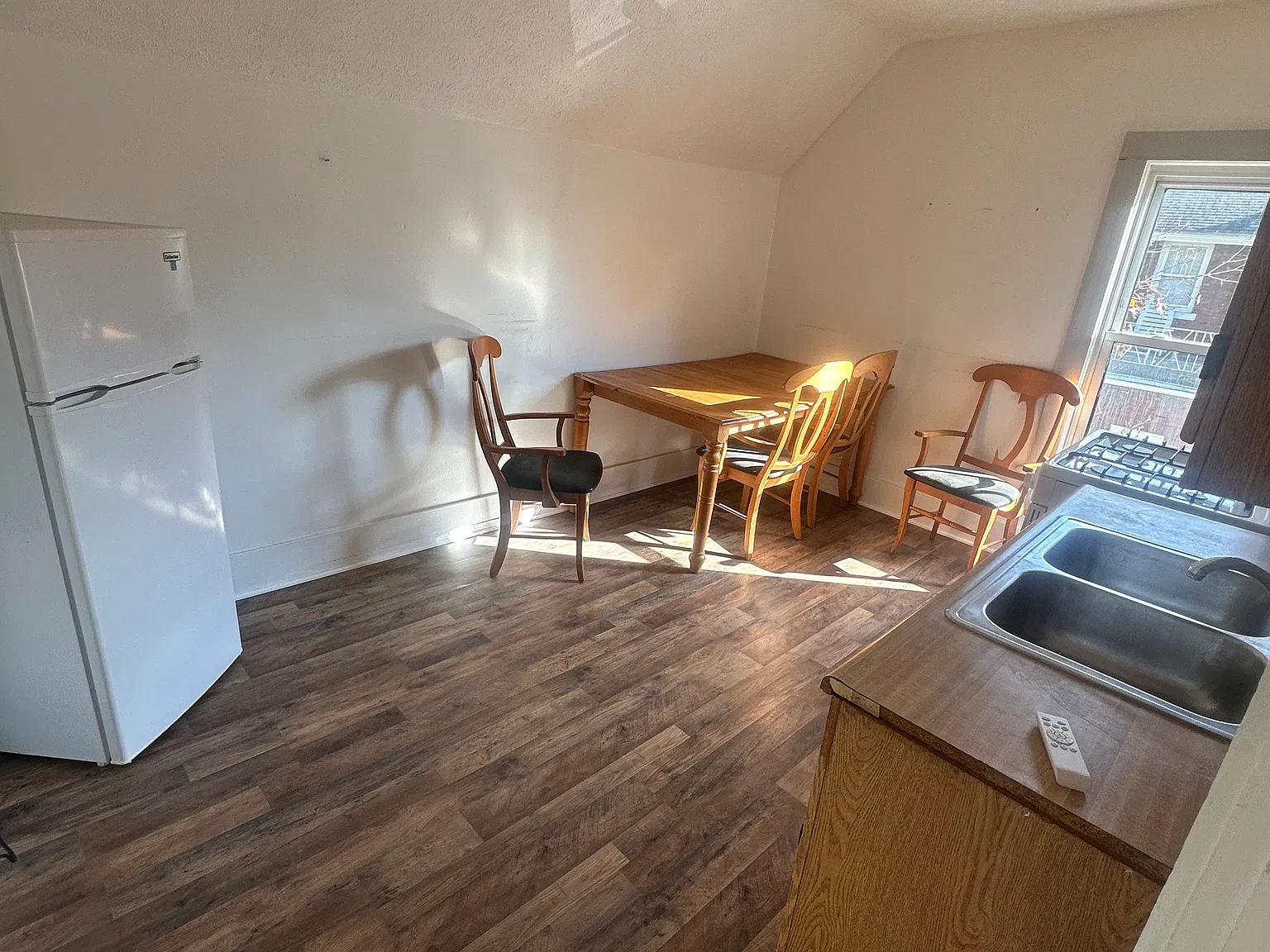 2 bed, $1,000 — Photo 4