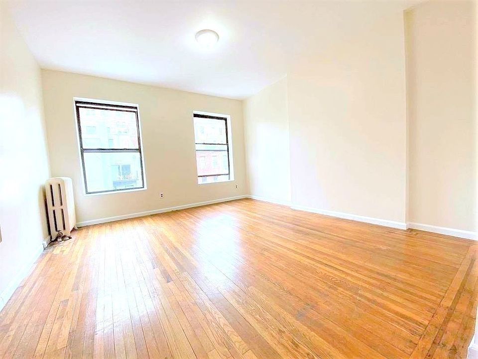 1st image of 149 W 72nd St #4R