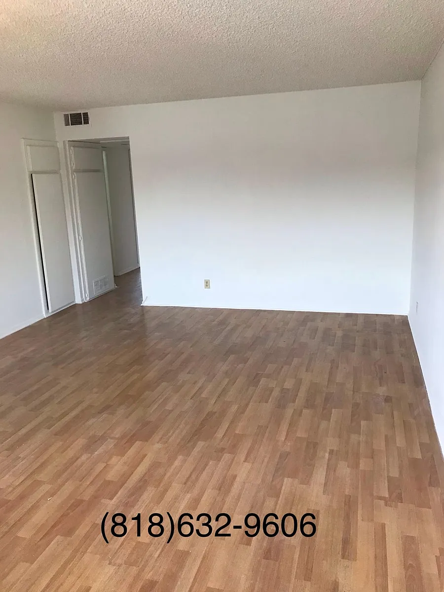 Building Photo - 919 E Windsor Rd #6