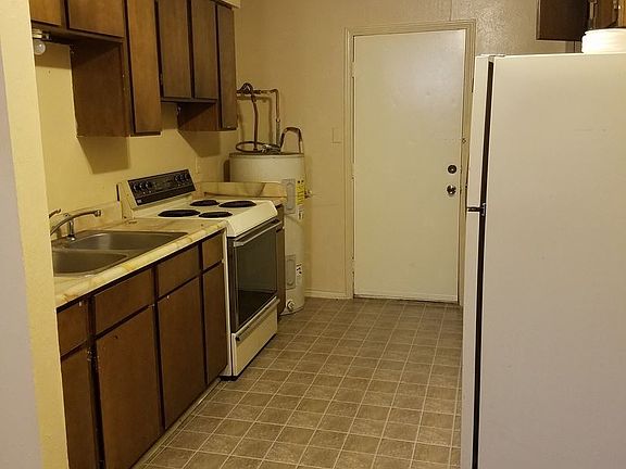 3rd image of 609 Maurice St APT A