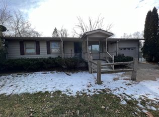 532 Central Ave, Genoa, IL 60135