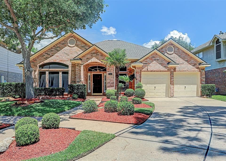 1st image of 304 Vantage Pointe Cir