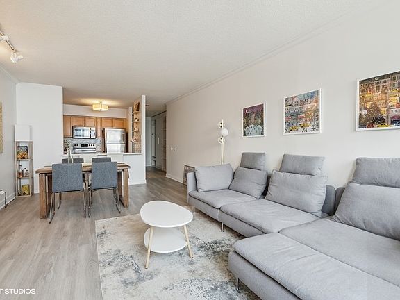 4th image of 512 N McClurg Ct APT 1506