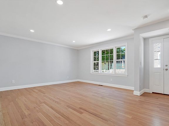 4th image of 861 Washington St #2