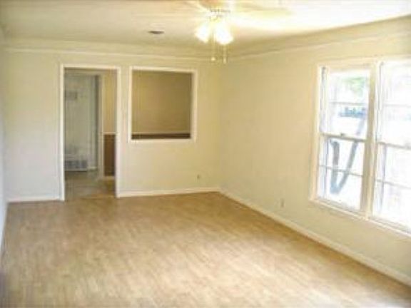 3rd image of 353 Bedford Ct E