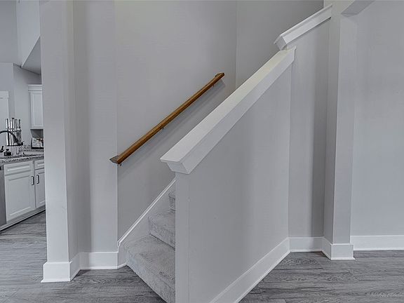 4th image of 106 Creekhaven Ln