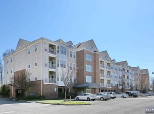 141 Cory Ln, Elmwood Park, NJ 07407