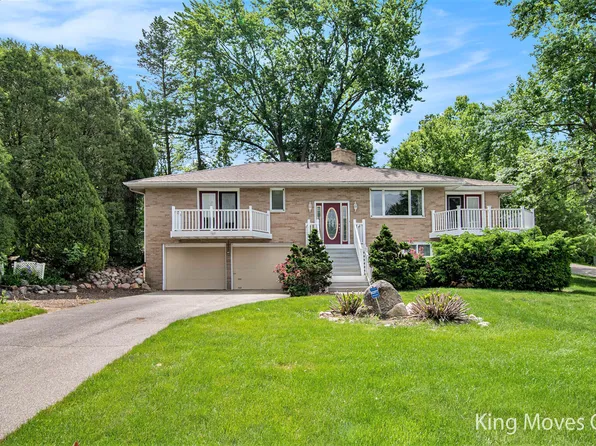 2966 Thorncrest Dr SE, Grand Rapids, MI 49546