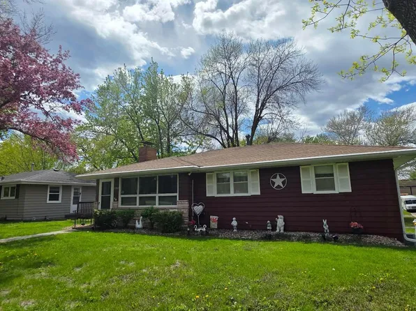 1702 Frank Hall Dr, Albert Lea, MN 56007