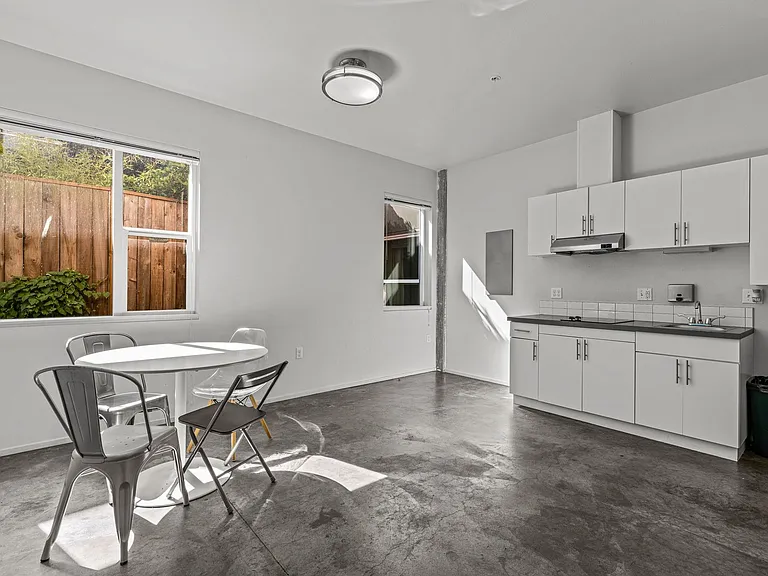 Horizon Greenwood Apartments — Photo 7