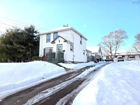 34 Dale St, Amherst, NS B4H 2A4