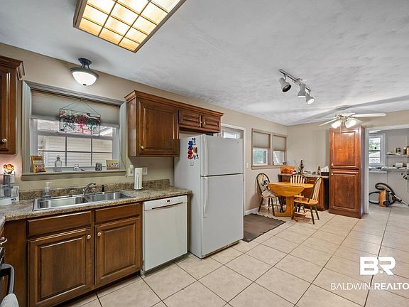 5th image of 22607 Circle Dr