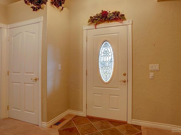 3rd image of 1022 NE Hudspeth Ln