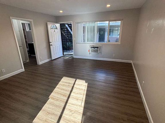 3rd image of 3150 Drew St APT 7