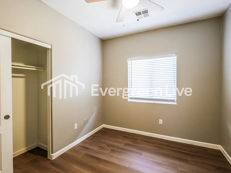 6026 N 68th Dr — Photo 11