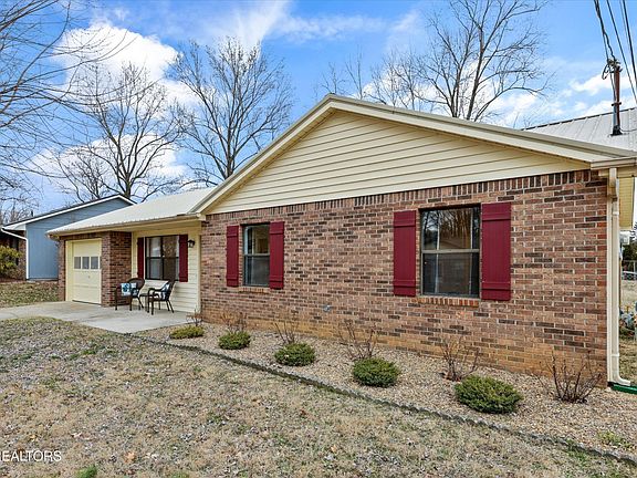 3rd image of 1709 Sundrop Dr
