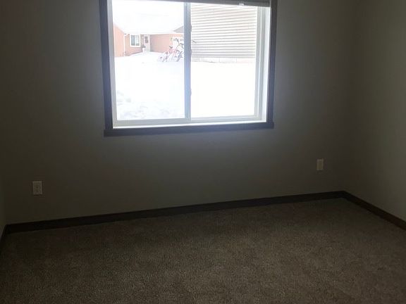 5th image of 2442 Parkview Ln