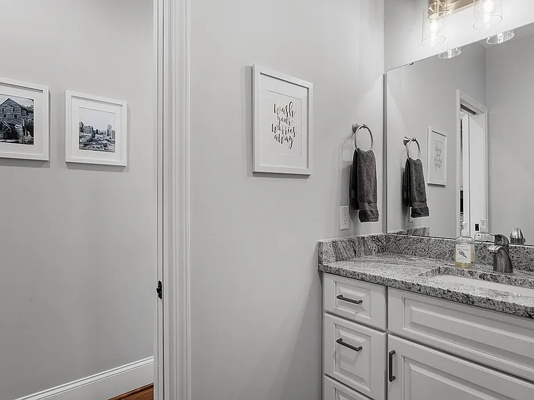 109 Grosvenor Dr — Photo 17