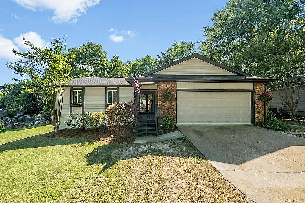4 bed, 2100 sqft, $2,300 — Photo 1