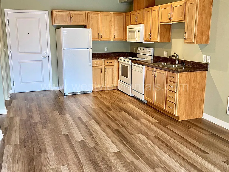 200 E Maple St — Photo 112
