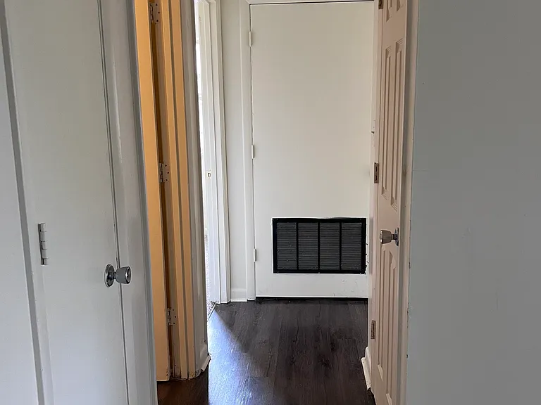 Bluegrass Place I & II Apartments — Photo 8