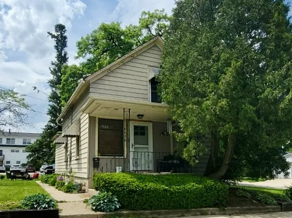 803 S 2nd St, St Charles, IL 60174