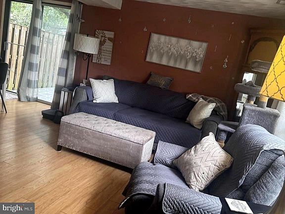 2nd image of 528 Glen Ct
