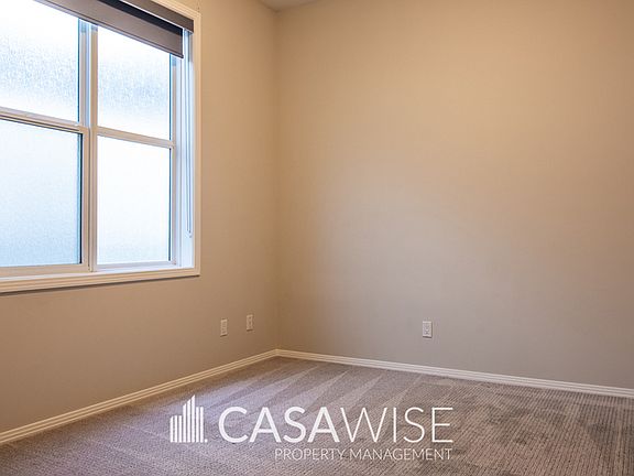 3rd image of 10531 117th St NW #220