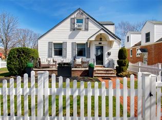 256 Roxbury Rd S, Garden City, NY 11530