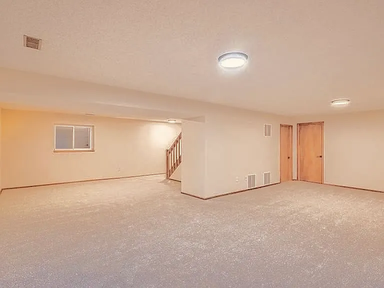 3 bed, 2.5 bath, 2138 sqft, $2,400 — Photo 1