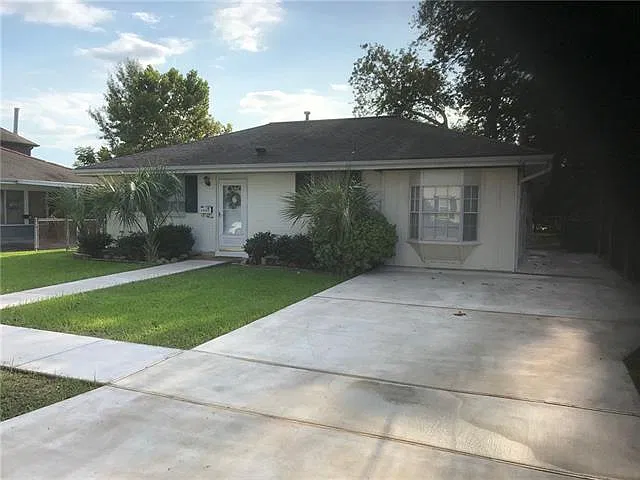 2 bed, 1.0 bath, 1027 sqft, $1,800 — Photo 2