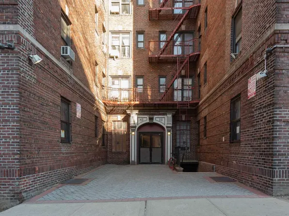 4333 48th St APT 6A, Sunnyside, NY 11104