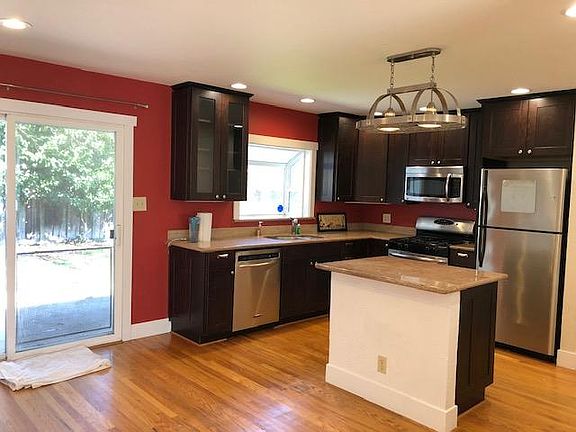 3rd image of 2885 Warburton Ave