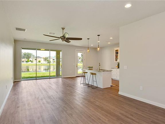 4th image of 1823 Meadow Pond Way