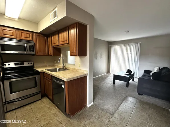1810 E Blacklidge Dr APT 308, Tucson, AZ 85719