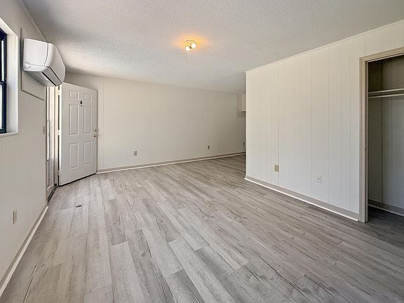 3rd image of 79 Ridgemont Cir