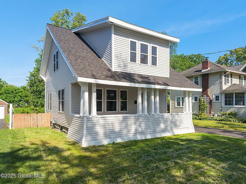 3rd image of 10 Lincoln Avenue