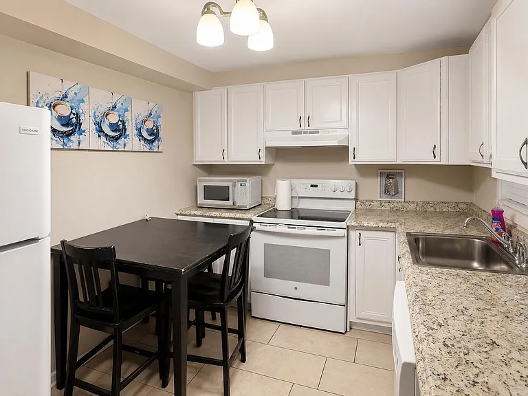 624 Allen Ave #C — Photo 3