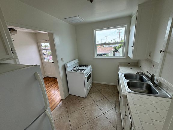 5th image of 4458 Linden Ave APT 4