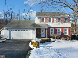 13 Marie Dr, Sinking Spring, PA 19608
