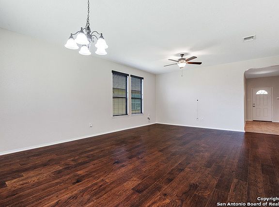 5th image of 4411 Glendale Wood