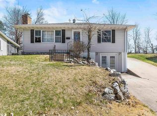 2808 Yoder Dr, Burlington, IA 52601