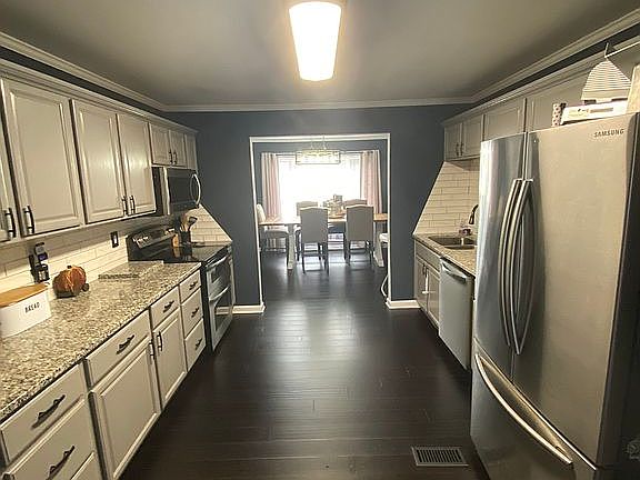 3rd image of 101 Lakewood Dr